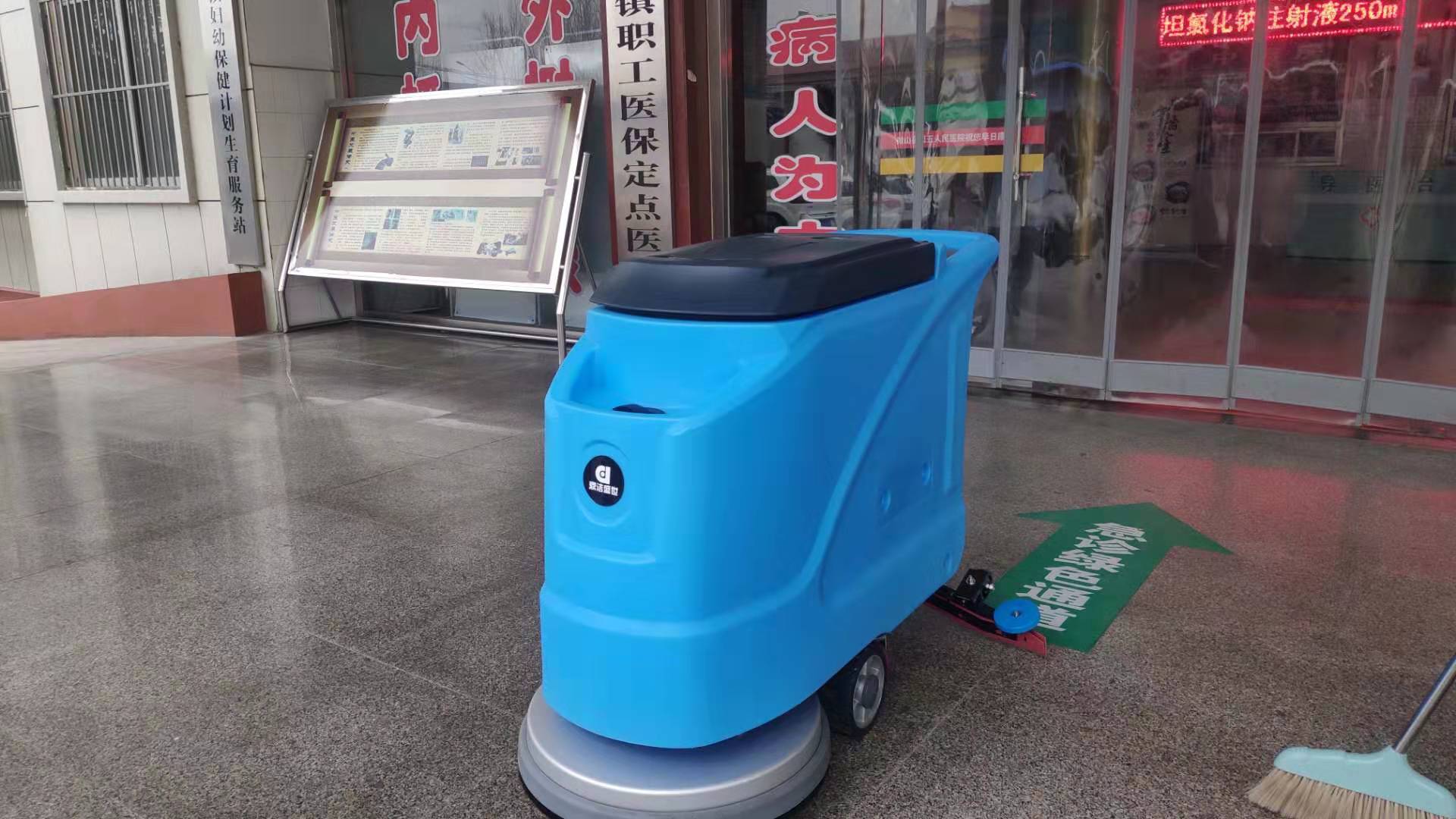     醫(yī)院選用手推洗地機94