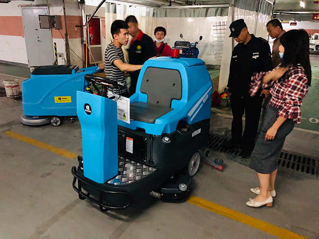  鼎潔盛世洗地機助力小區(qū)停車場，零差評57