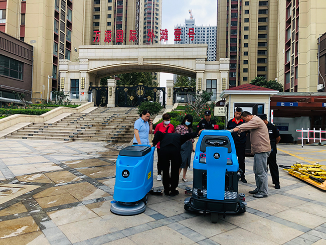  鼎潔盛世洗地機助力小區(qū)停車場，零差評57